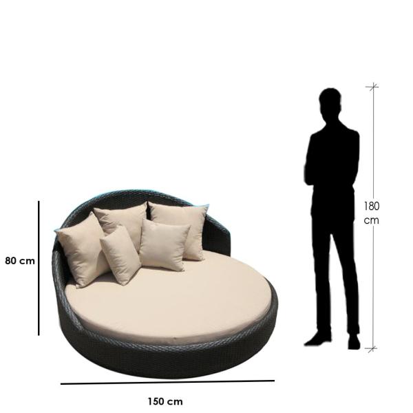 كنبة خارجية مصنوعة من  رتان و إسفنج.