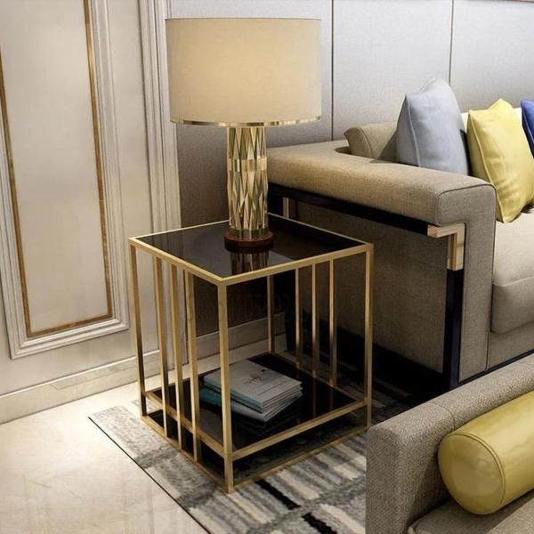 طاولة جانبية