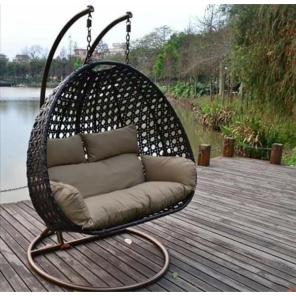 كرسي معلق بلاستيك رتان - أسود